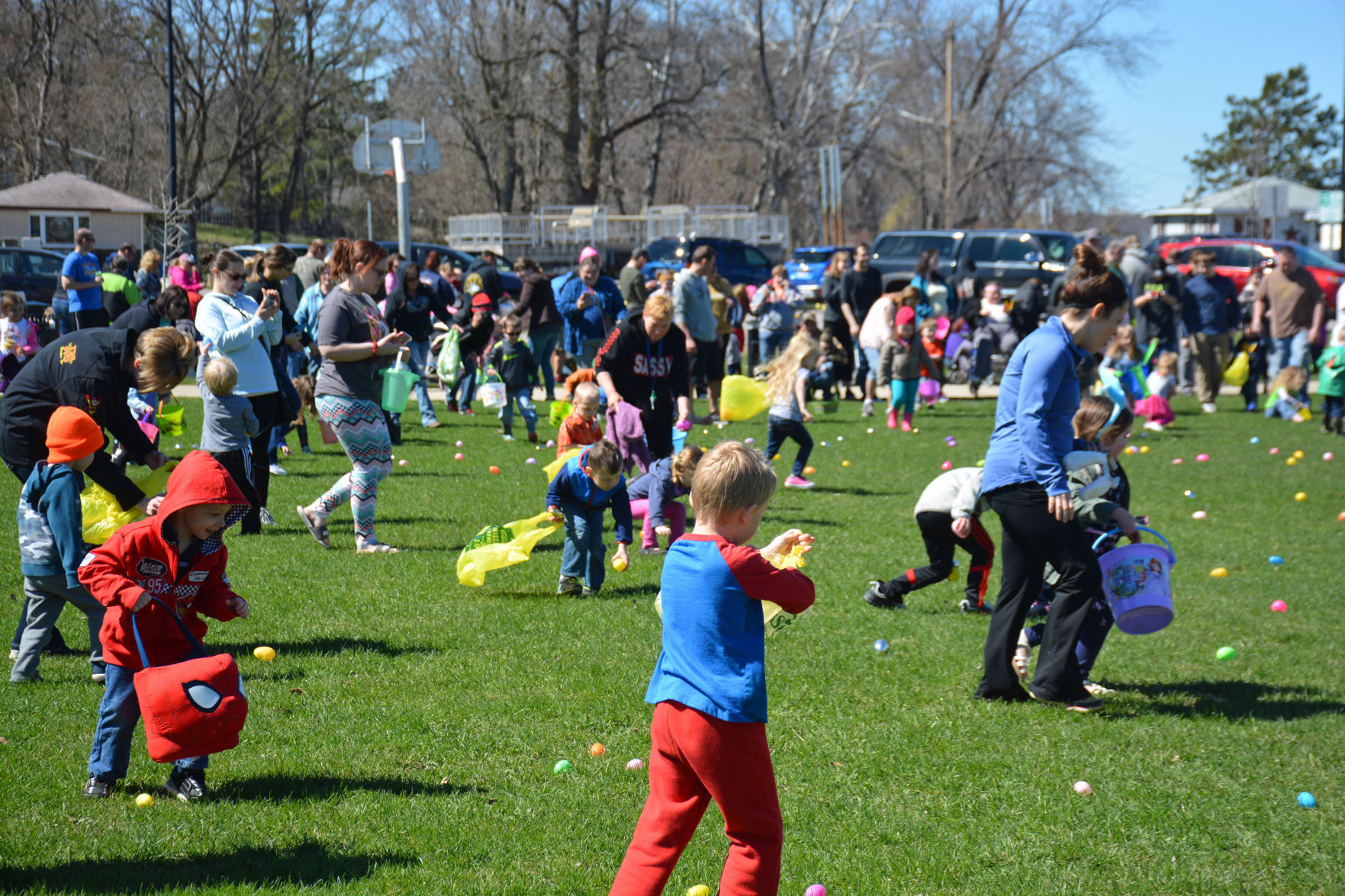 Children dash for eggs